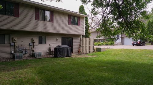 3290 Dodd Ln, Saint Paul, MN 55121-2307