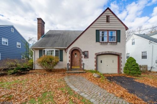 27 Coleman Ave, Chatham Township, NJ 07928-2243