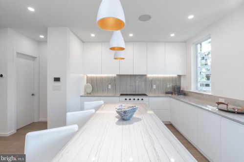 2043 Lombard St, Philadelphia, PA 19103-1315