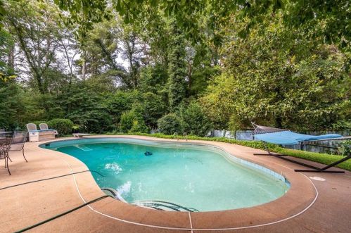 5307 Oconnel Ct, Stone Mountain, GA 30088-1405