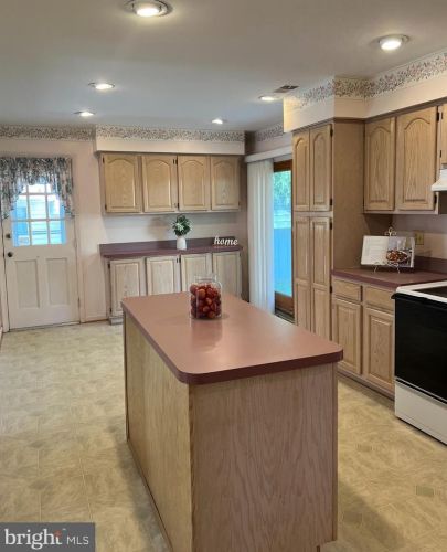 616 Piping Rock Dr, Silver Spring MD 20905-5863 exterior