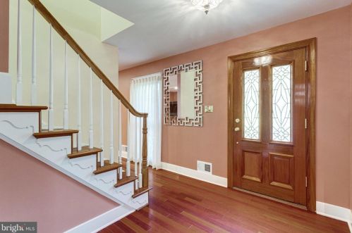7003 Old House Rd, Mc Lean, VA 22101-5427