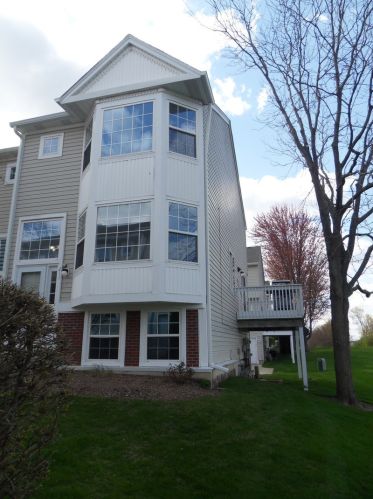 211 Hidden Creek Ln, North Aurora, IL 60542-1154