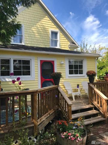 9933 Windmill St, Vashon, WA 98070-8441