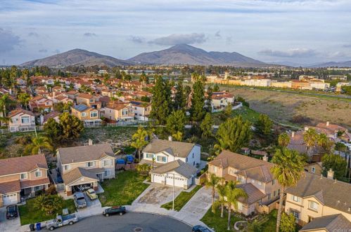 2121 Chateau Ct, Chula Vista CA  91913-3161 exterior