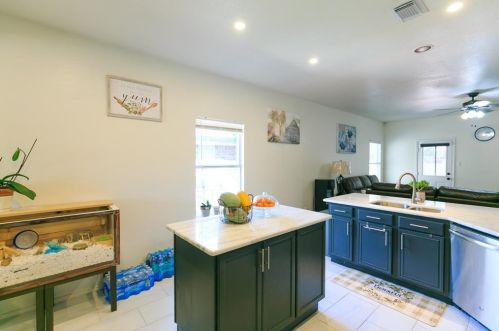 1101 Whistle Stop Dr, Fort Worth TX 76131-4924 exterior