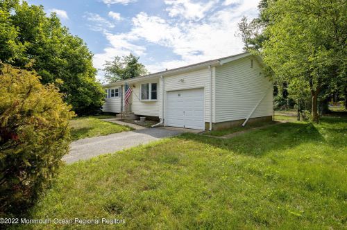 58 Pennsylvania Ave, Jackson Twp, NJ 08527-1554