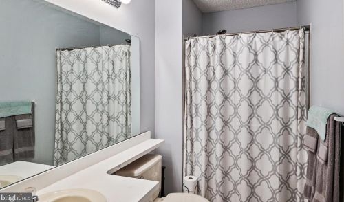 16 Willow Ct, Trenton NJ 08619-4626 exterior