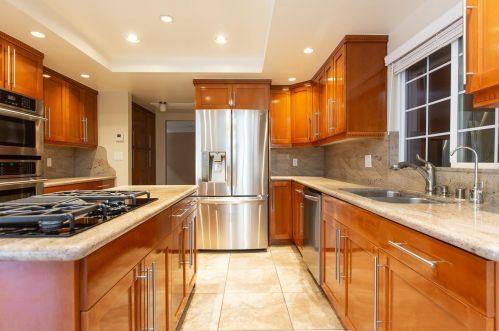 2411 Chevy Chase Dr, Glendale CA  91206-4525 exterior