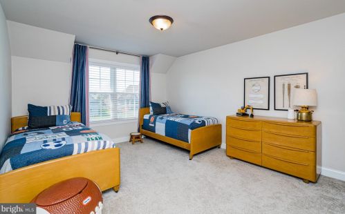 455 Greenhedge Dr, Lancaster PA  17603-7907 exterior