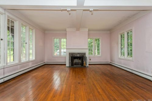 17 Buxton Ln, Riverside, CT 06878-1601