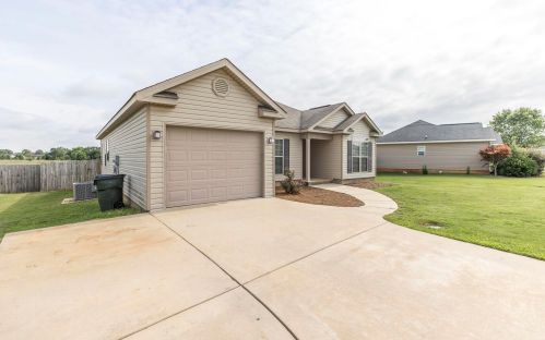 402 Tug Ct, Warner Robins GA  31088-2134 exterior