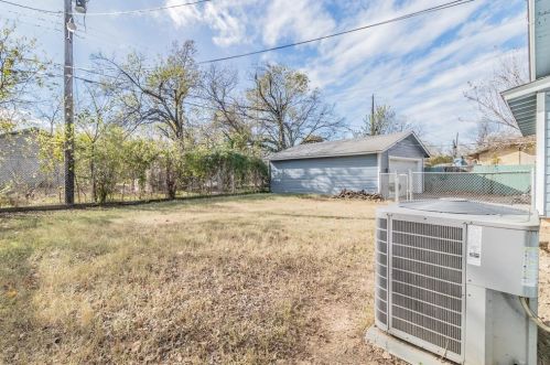 1304 Tucker St, Fort Worth TX  76104-2140 exterior