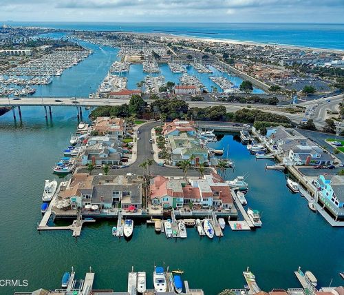 3534 Ocean Dr, Oxnard CA  93035-4345 exterior