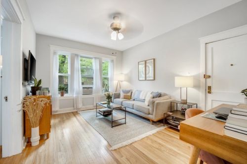 2552 Seminary Ave, Chicago, IL 60614-2238