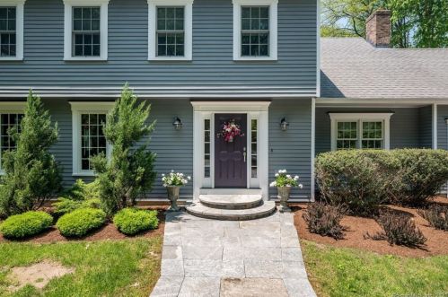 81 Long Hill Rd, Deep River, CT 06417-2105