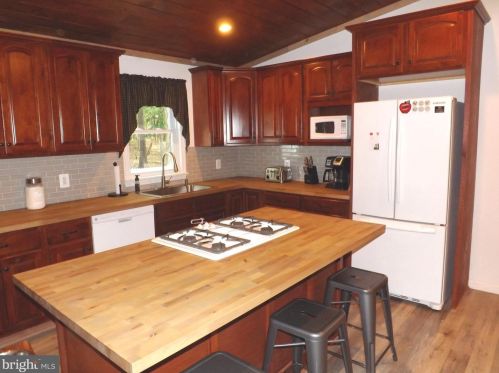 348 Ponds Ct, Berkeley Springs WV  25411-6514 exterior