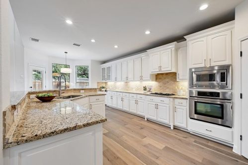 11112 Claro Vista Cv, Austin TX  78739-1917 exterior