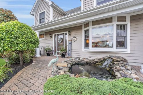 809 Wave Dr, Lacey, NJ 08731-3012