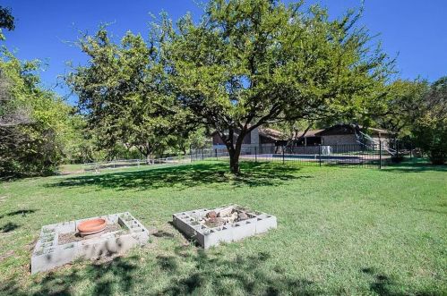 600 Blue Lk Dr, Fort Worth TX  76103-1108 exterior