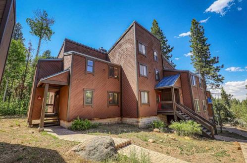 3069 Silver Strike, Truckee CA  96161-4207 exterior