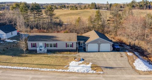 15 Fields Rd, Wales, ME 04280-4658