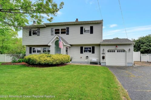 675 Harmony Rd, Middletown, NJ 07748-1046