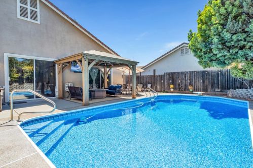 885 Densmore Way, Folsom, CA 95630-8560