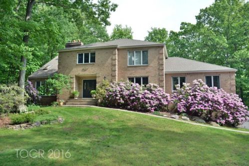 19 Sugar Hill Rd, Kinnelon, NJ 07405-2137