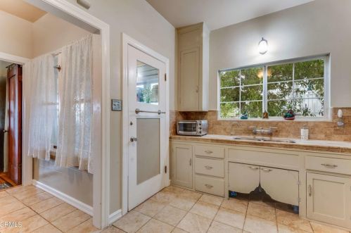 1128 Marion Dr, Glendale CA  91205-3713 exterior