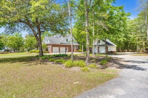 128 Porcher Dr, Bonneau SC  29431-8694 exterior
