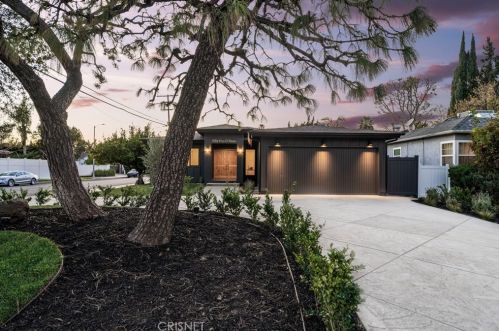 5503 Costello Ave, Van Nuys CA  91401-5706 exterior