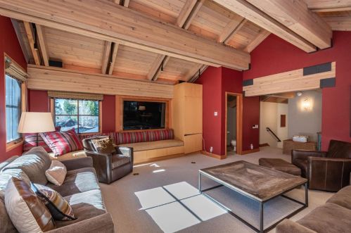 1721 Grouse Rdg, Truckee CA  96161-4033 exterior