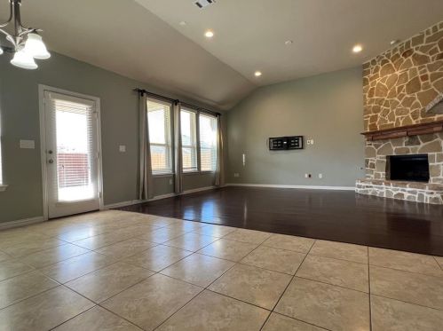 1616 Falconet Ct, Carrollton TX  75010-2028 exterior