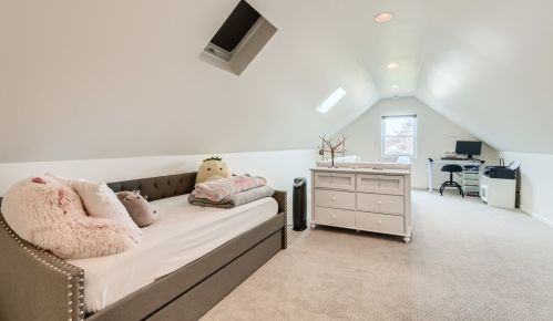 7022 Keeney St, Niles IL  60714-3038 exterior