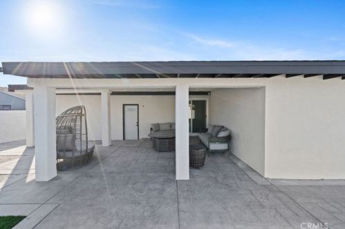 300 Brookhurst St, Anaheim CA  92801-5608 exterior