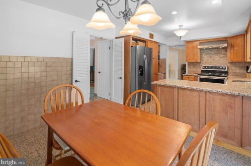 1 Teak Ln, Princeton NJ 08540-4724 exterior