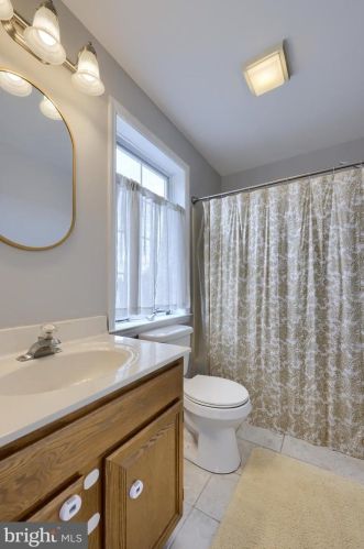 230 Parklawn Ct, Lancaster PA  17601-2660 exterior