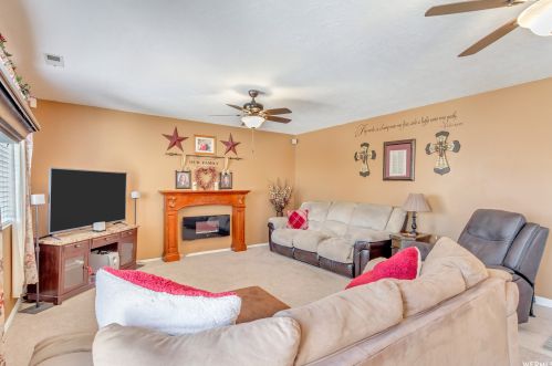 5442 Aristada Ave, Taylorsville UT 84081-5200 exterior