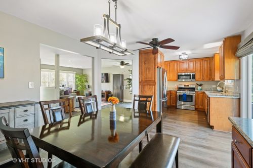 416 Essex Pl, Carol Stream IL  60188-9200 exterior