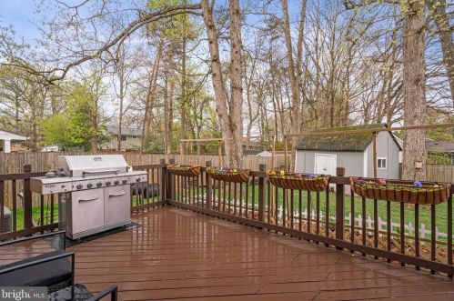 8811 Kenilworth Dr, Springfield VA  22151-1103 exterior