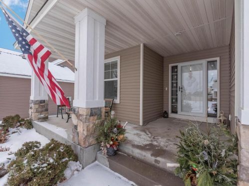 2790 Hawk Ridge Rd, Prior Lake, MN 55372-1986