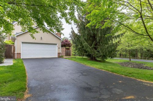 11 Governors Ln, Princeton, NJ 08540-3667