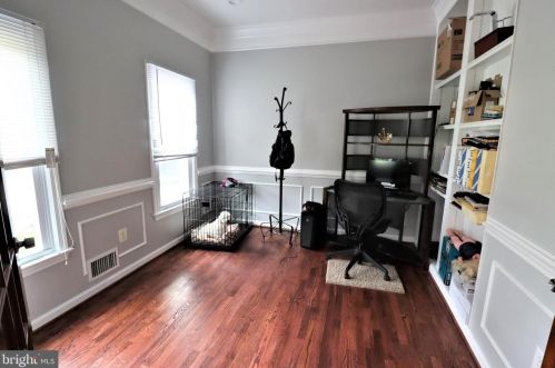 8005 Lake Pleasant Dr, Springfield VA  22153-3005 exterior