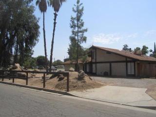 4596 San Gabriel Ave, Fresno, CA 93726-1231