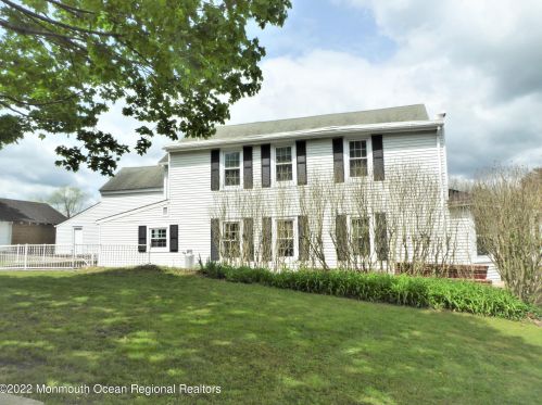 20 Main St, Upper Freehold Township, NJ 08514-1812