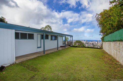 2370 Aina Lani Pl, Honolulu HI  96822-2025 exterior