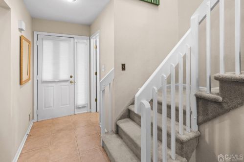 32 Coriander Dr, Princeton NJ  08540-9425 exterior