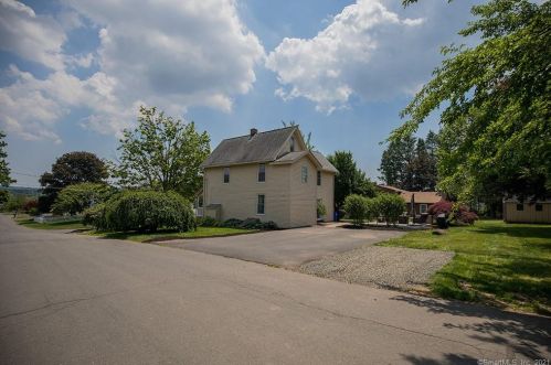 68 Raynor St, Southington, CT 06489-3040