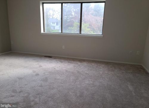 7051 Knighthood Ln, Columbia MD  21045-4819 exterior